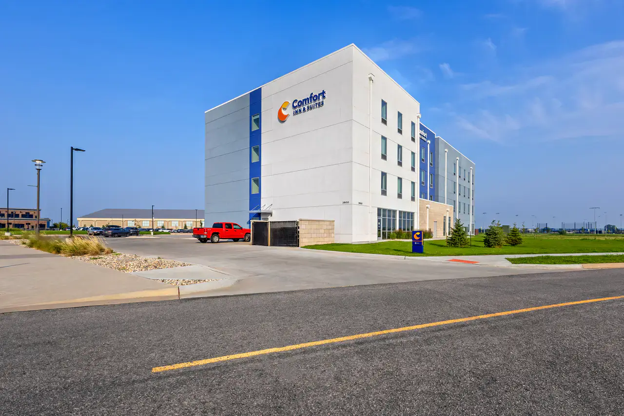Exterior 3
